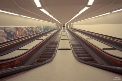 De Maastunnel (Architecten: J.P. van Bruggen, Ad van der Steur) is een tunnel in Rotterdam, die de oevers van de Nieuwe Maas met elkaar verbindt. De tunnel omvat vier buizen: twee voor auto's, een voor fietsers en een voor voetgangers. De bouw ging in 1937 van start en was in 1942 voltooid.